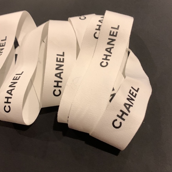 Chanel white ribbon - Picture 2 of 5